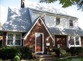 32 Commonwealth Blvd, Bellerose Village, NY 11001