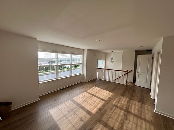 5th image of 764 Winding Ln