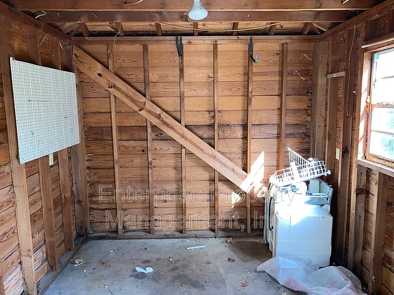 414 N Willett St — Photo 35