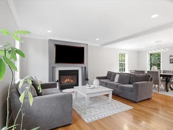 183 Arthur St, Framingham, MA 01702