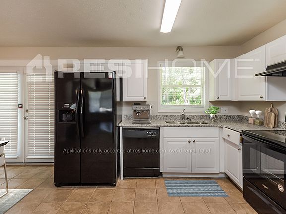 3rd image of 1759 Stag Dr NW