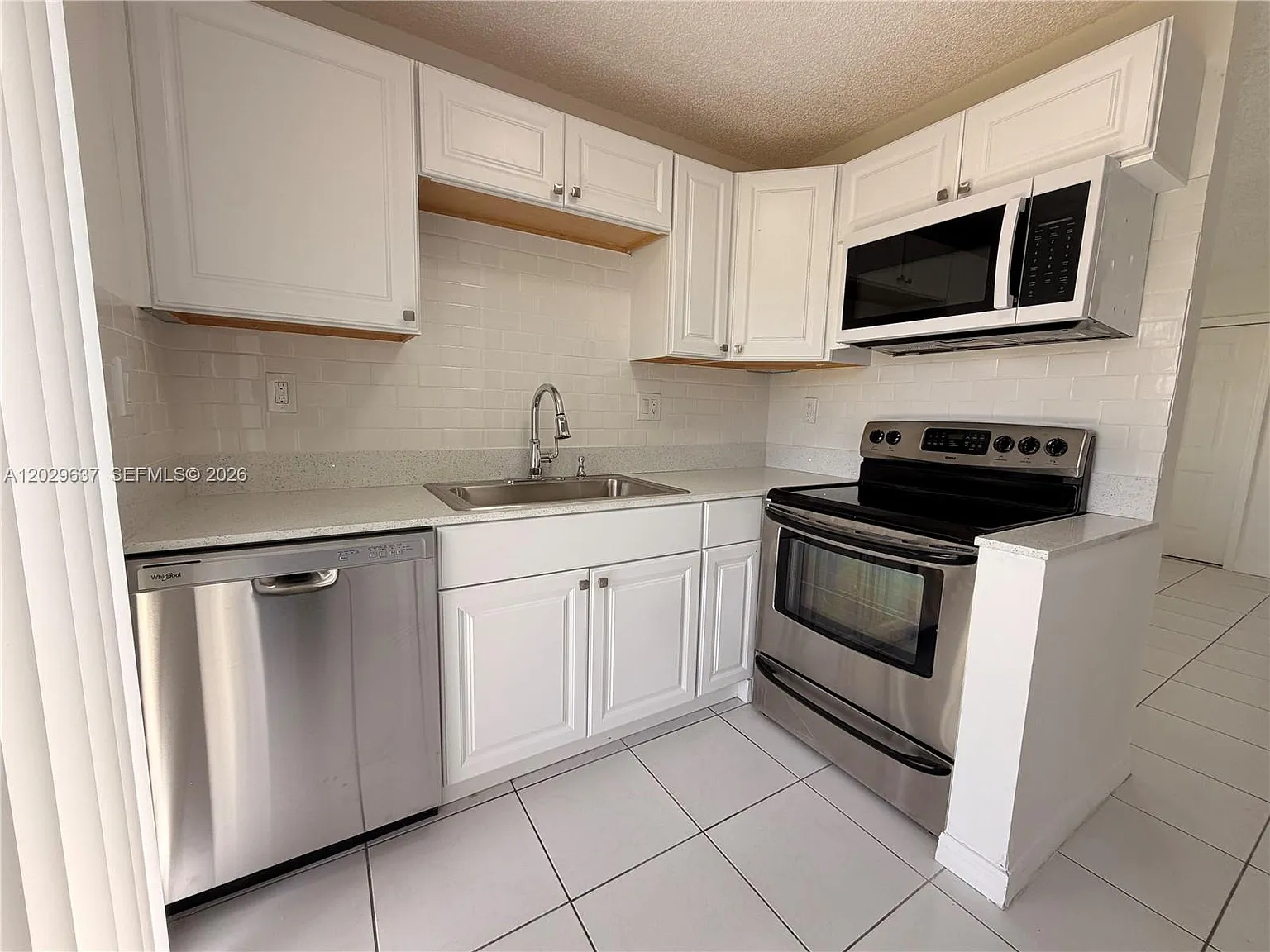 Royale Point-Townvillas C — Photo 1