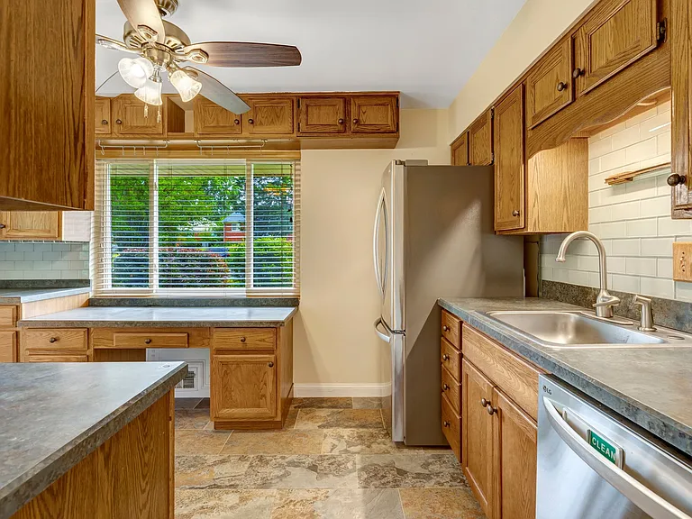 7030 Donna Cir — Photo 10