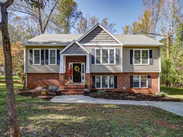 1221 Ivy Ridge Ln, Lynchburg, VA 24503