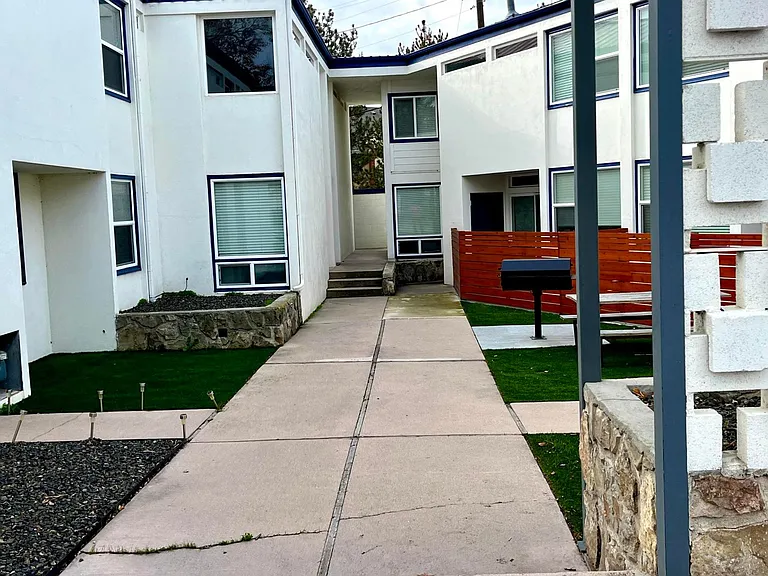 2435 W Cherry Ln — Photo 2