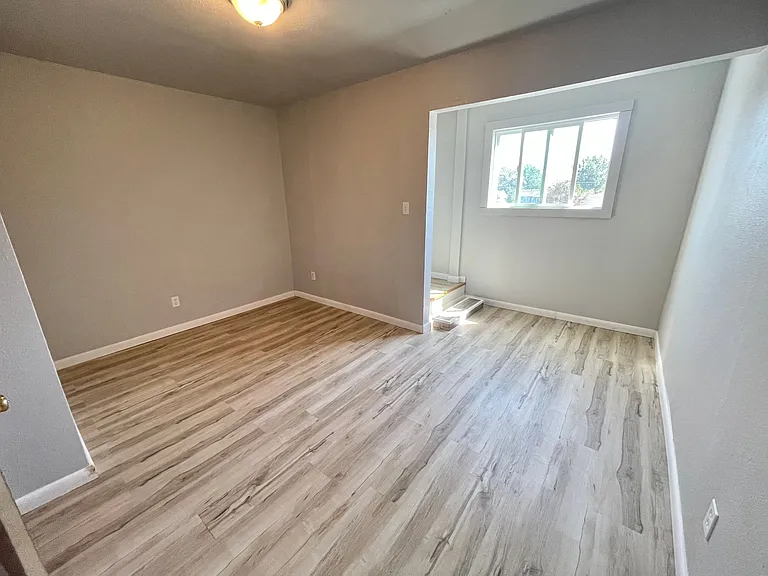 944 E 21st St #3 — Photo 2