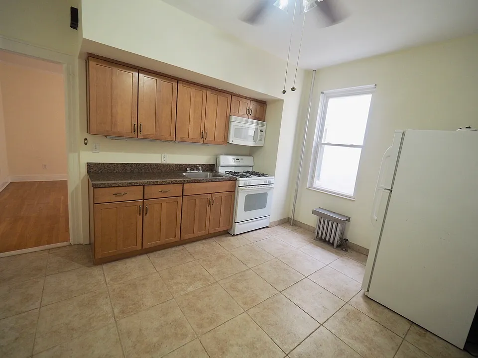 2832 45th St #1A