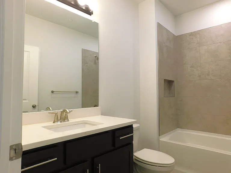2321 Linford St #201 — Photo 7