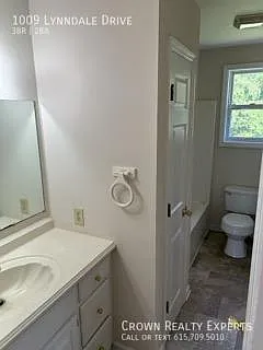 1009 Lynndale Dr Photo 1