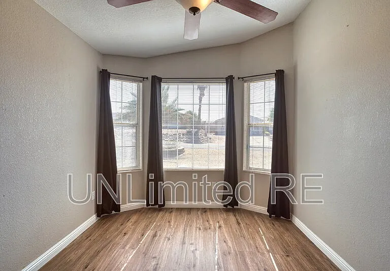 1435 Beefeater Dr — Photo 28