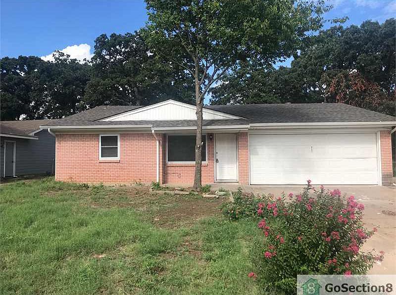 1st image of 715 Paula Ln