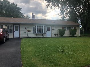 52 Gridiron Rd, Levittown, PA 19057