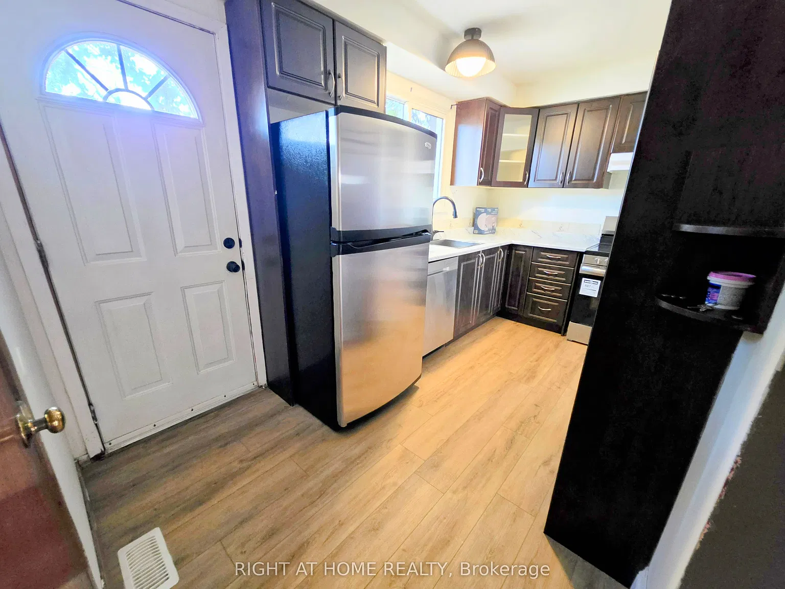 3 bed, $2,500 — Photo 2