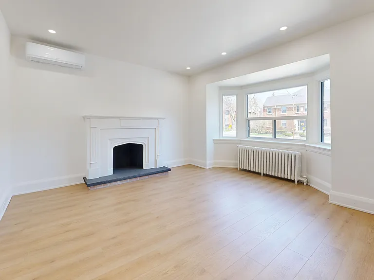 1214 Avenue Rd — Photo 48