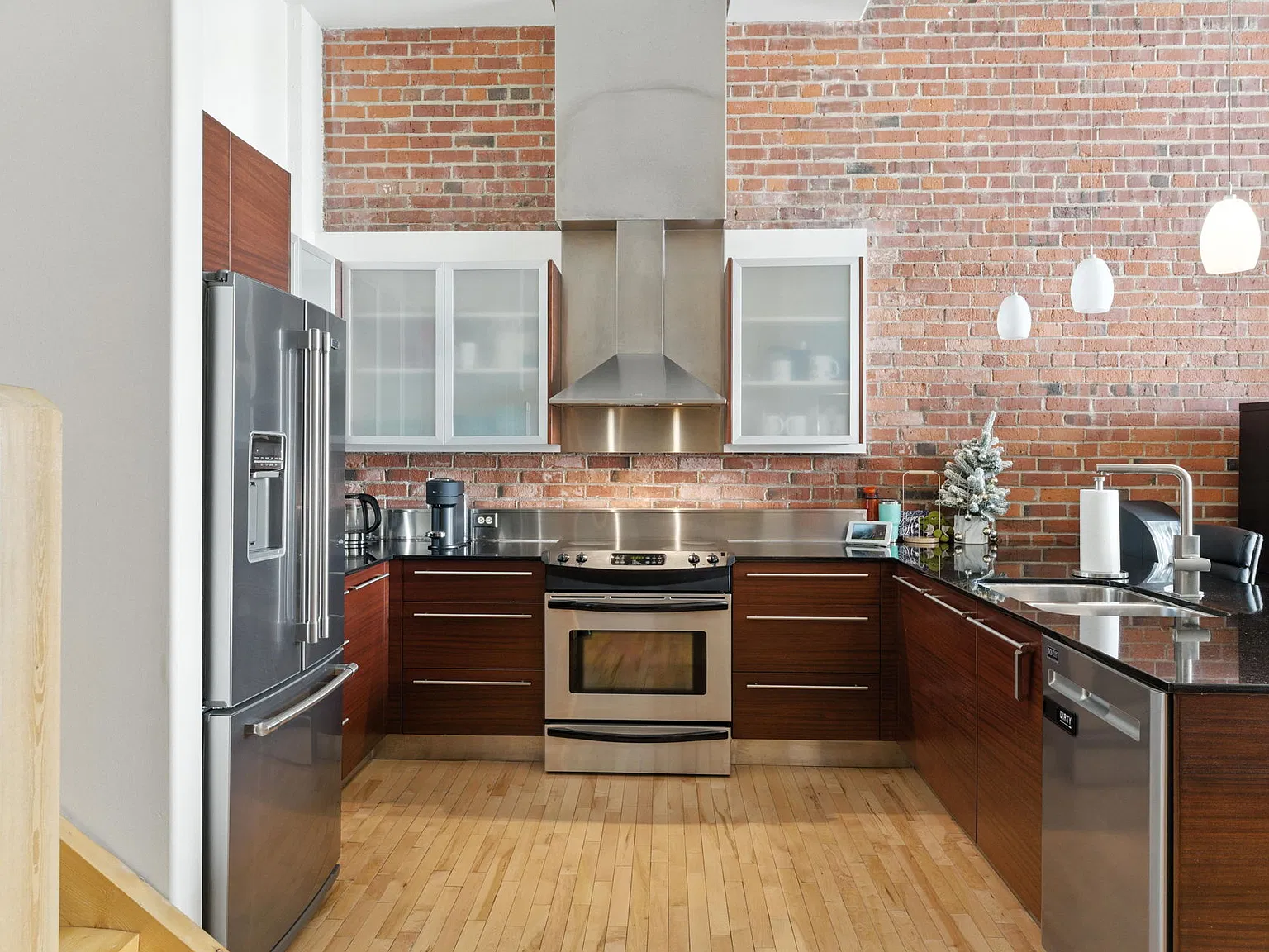 2 bed, 1.5 bath, 1800 sqft, $2,600 — Photo 2