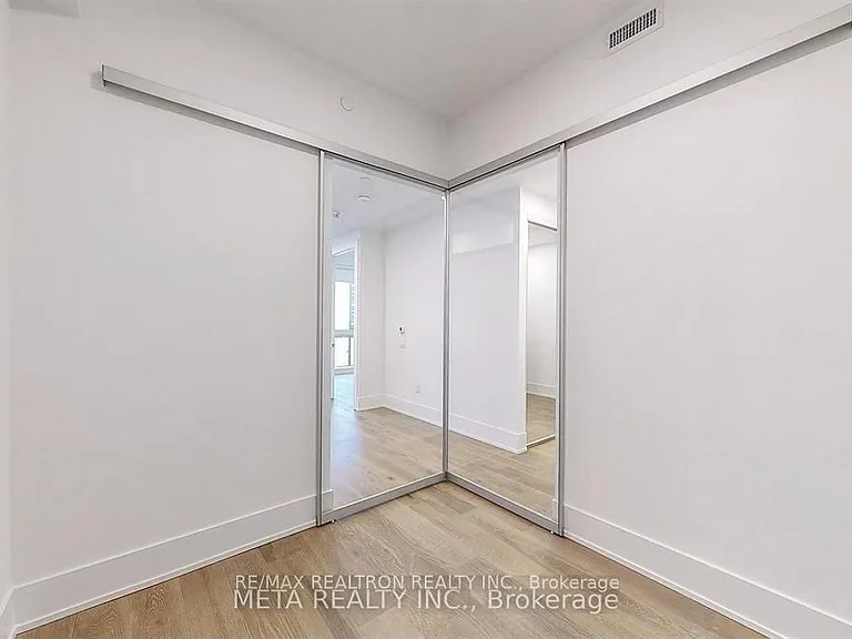 39 Roehampton Ave #4301 — Photo 17