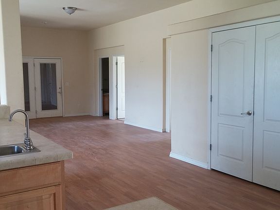 3rd image of 14 Greve Cir