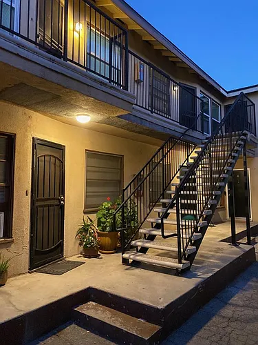 6128 De Longpre Ave #4 Photo 1 6128 De Longpre Ave #4 Photo 1