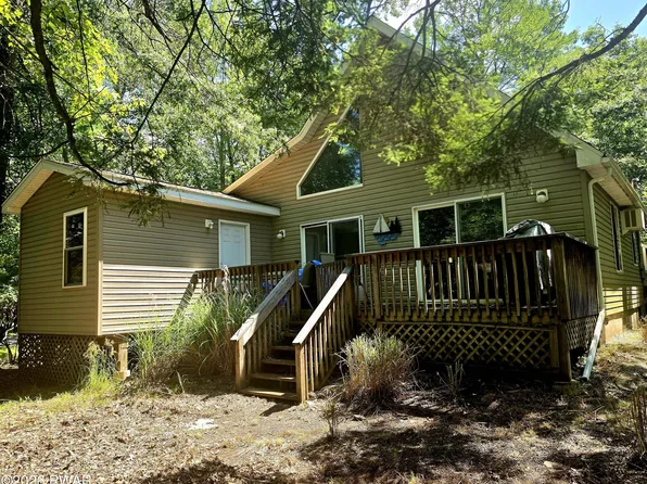 1035 Mohican Rd, Lake Ariel, PA 18436