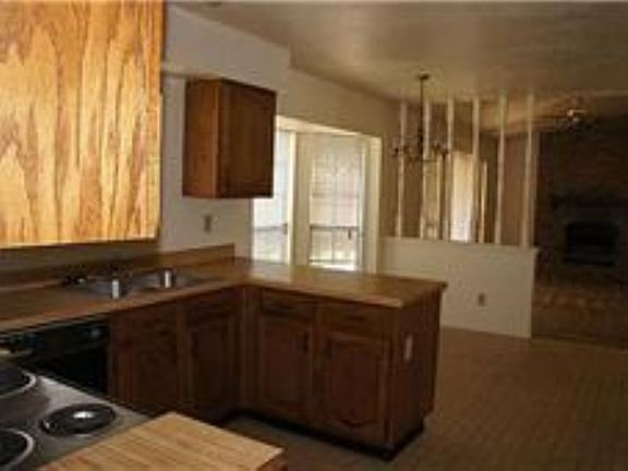 Eat-in Kitchen
