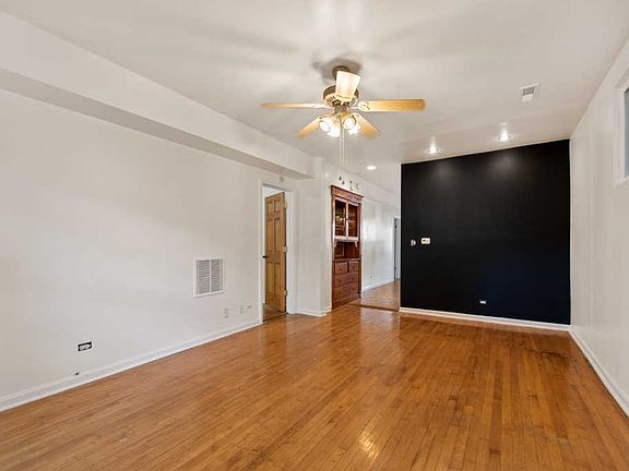 3rd image of 3125 N Monticello Ave #1