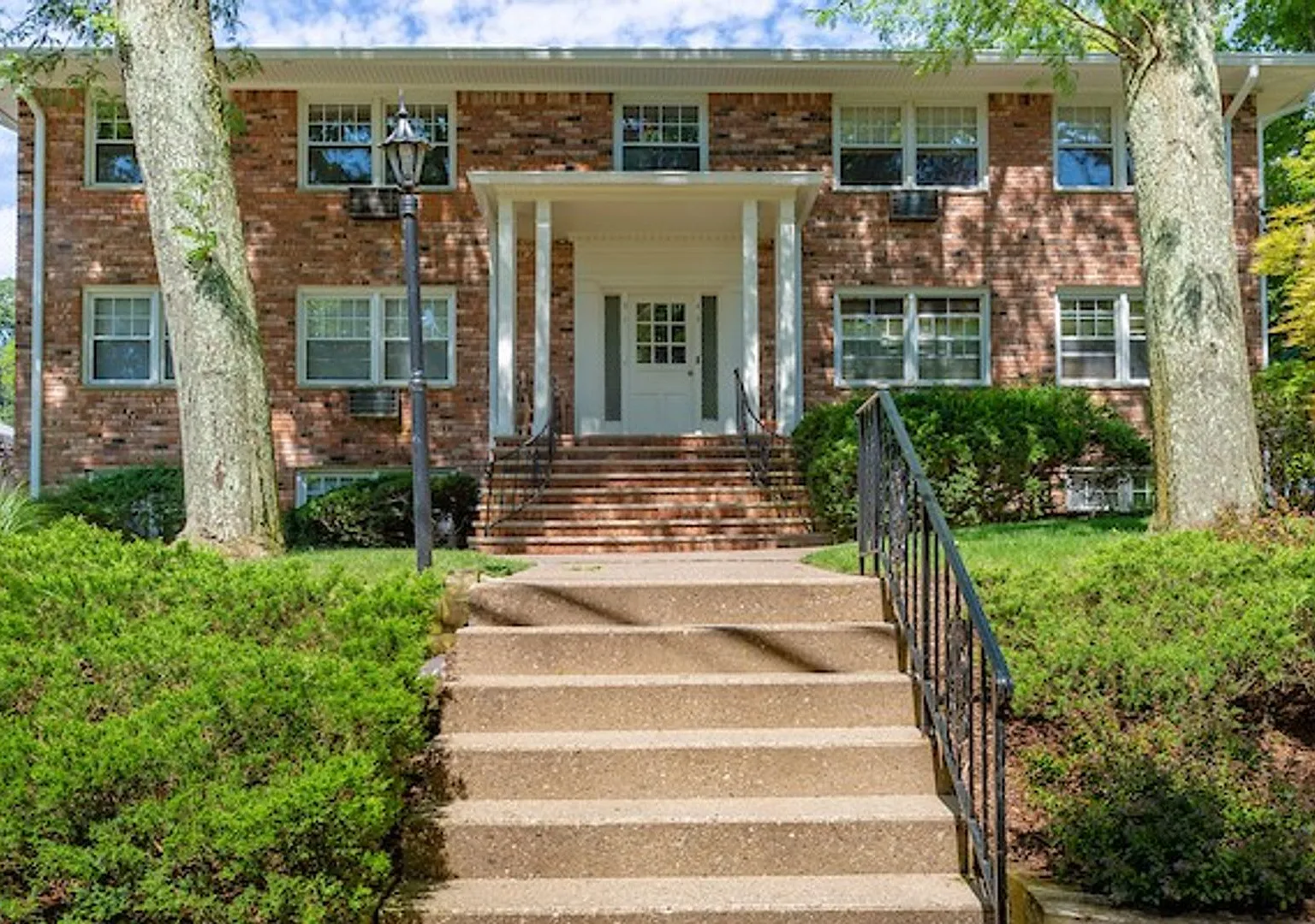 Walden Apartments — Photo 1