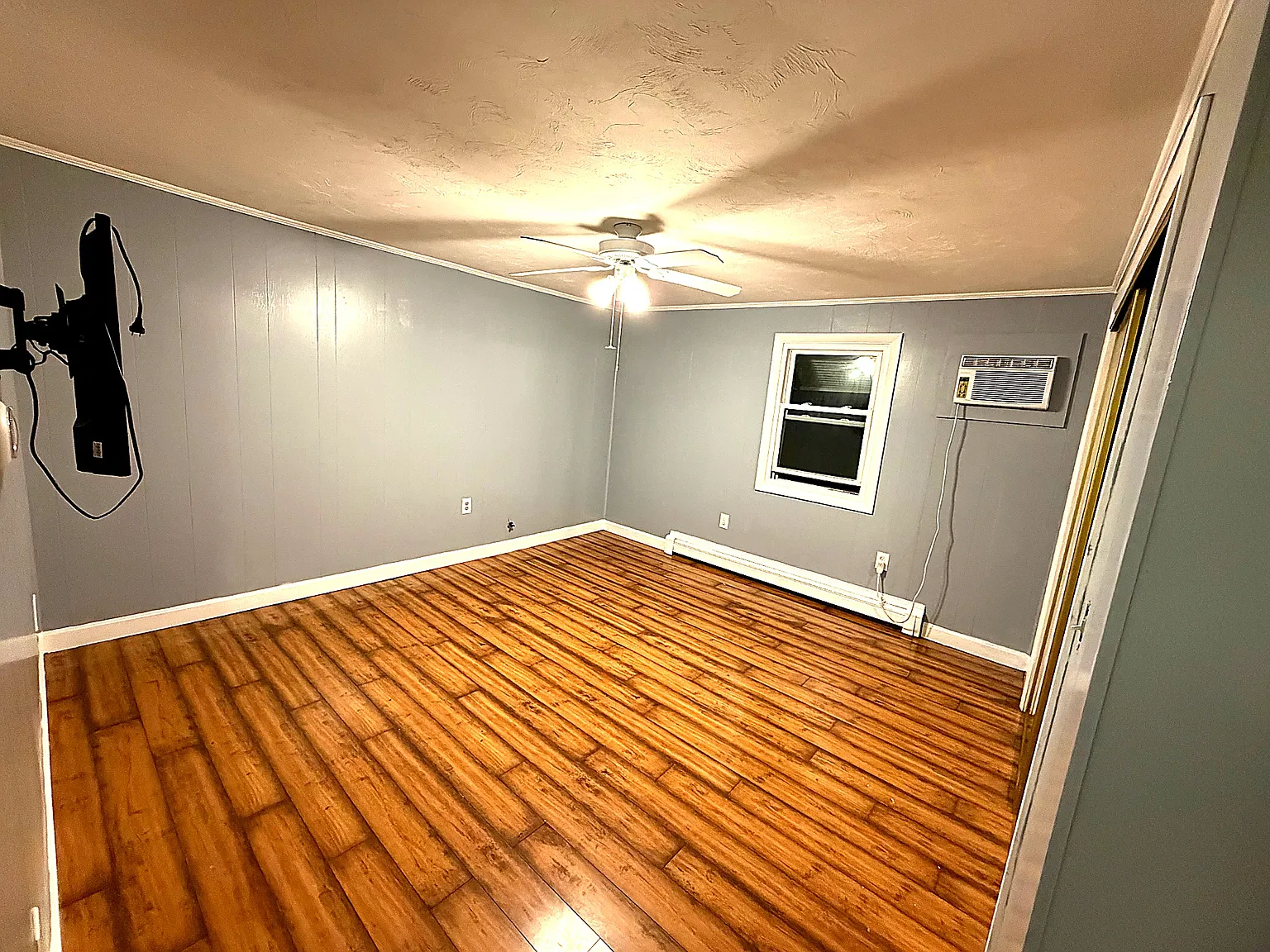 2 bed, 1000 sqft, $2,300 — Photo 3