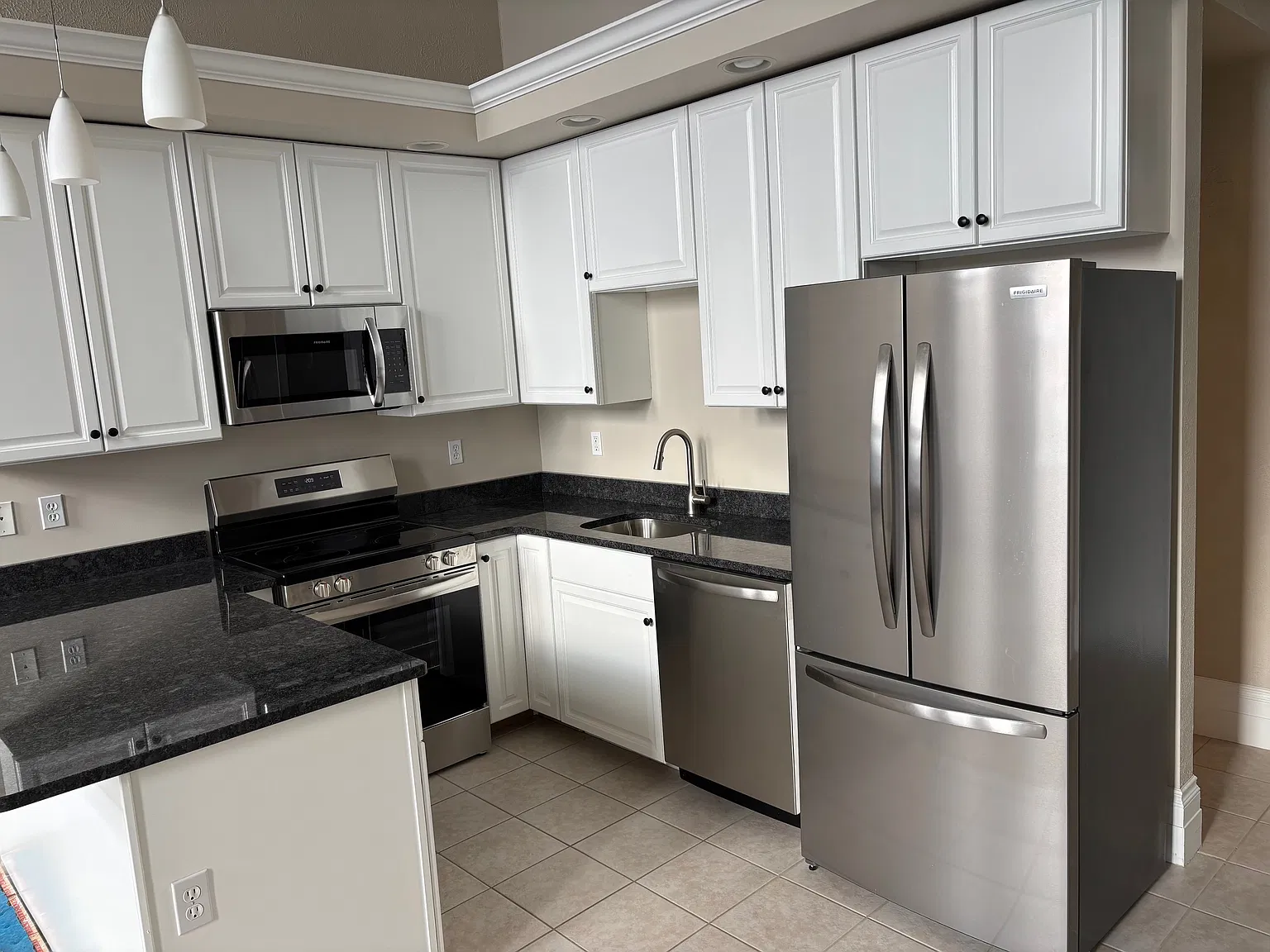 1 bed, 700 sqft, $1,250 — Photo 3