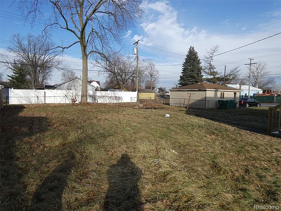 2nd image of 81 Fessenden St