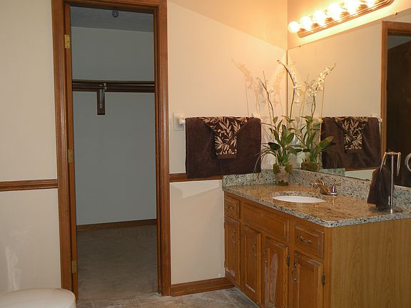Master Bath - New Granite 