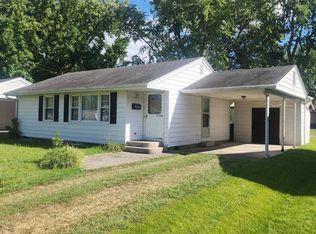 720 Birchwood Ave, Flora, IL 62839