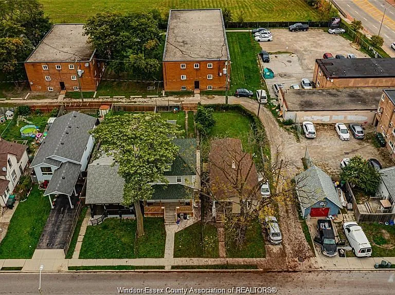 1364 McKay Ave — Photo 20