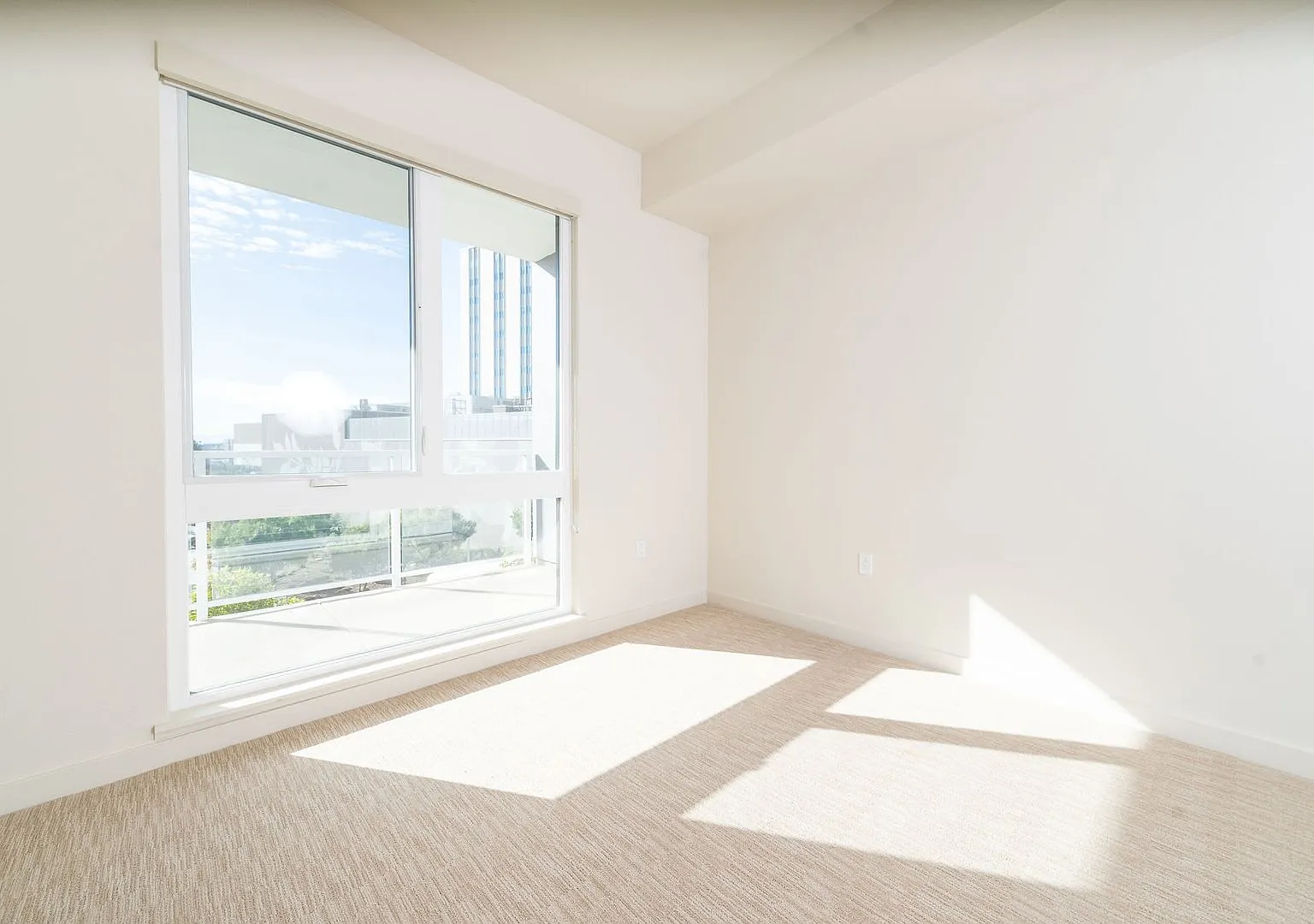 240 W Macarthur Blvd — Photo 4