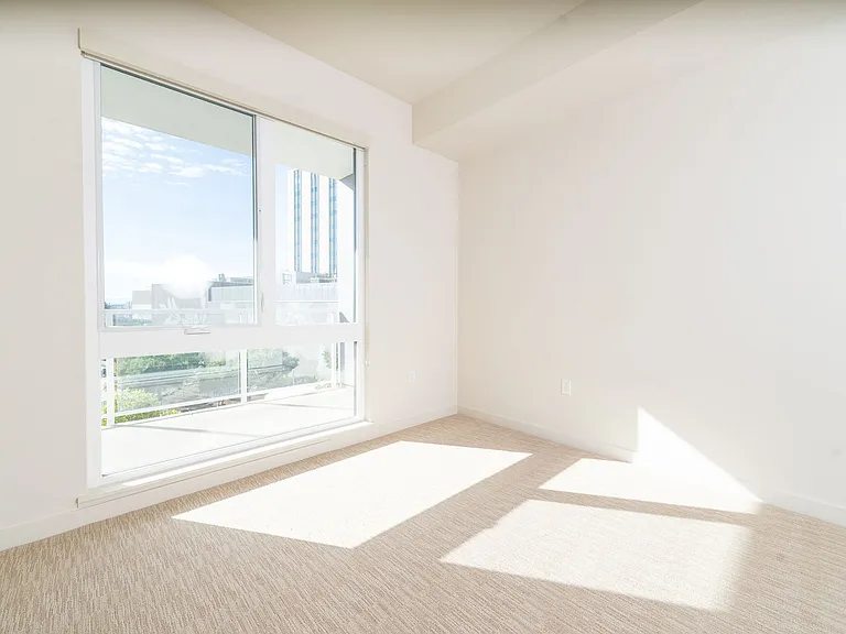 240 W Macarthur Blvd — Photo 5