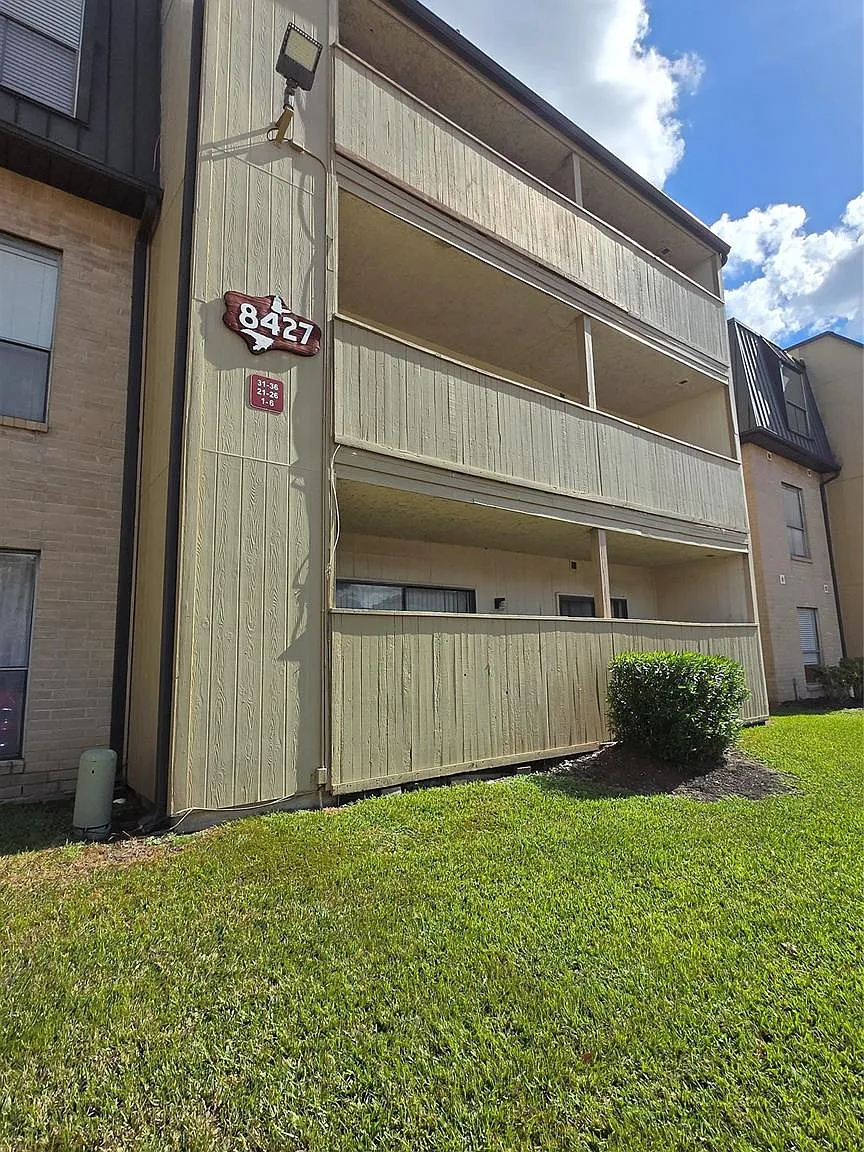 3 bed, 2.0 bath, 1092 sqft, $1,500 — Photo 1