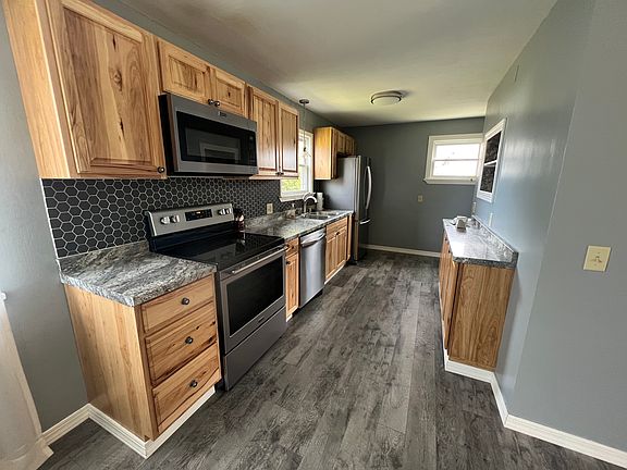 3rd image of 121 Hazel Dr