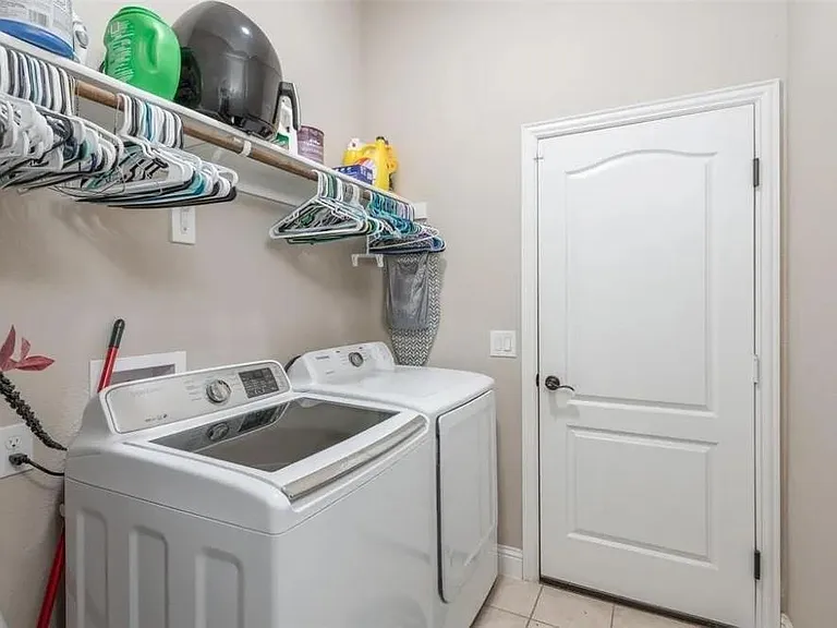 1044 Kingston Dr — Photo 16