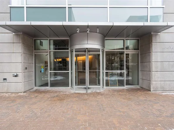 221 E College St APT 901, Iowa City, IA 52240