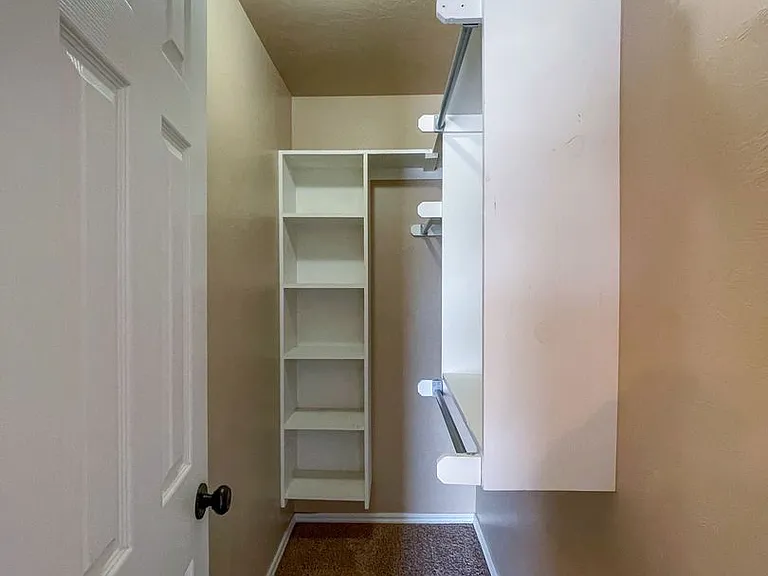 117 W Davis St — Photo 6