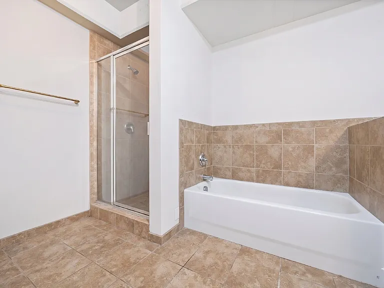 715 N Graham St #204 — Photo 14