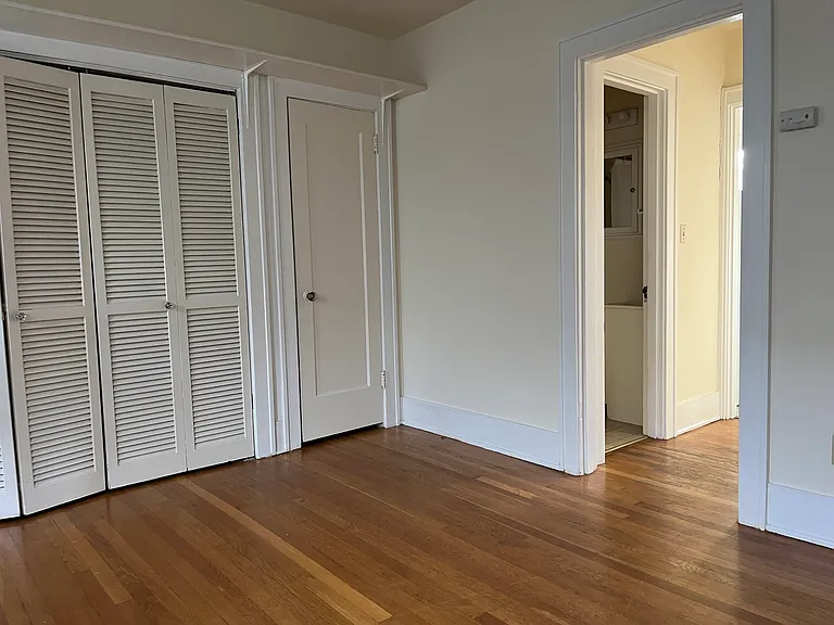 6405 Phinney Ave N — Photo 3