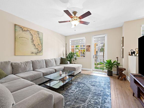 5th image of 419 SW 13th Terrace