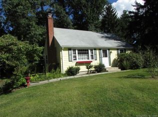 8 Guilmartin Rd, Bloomfield, CT 06002