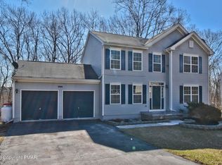 2131 Bedford Dr, Bushkill, PA 18324
