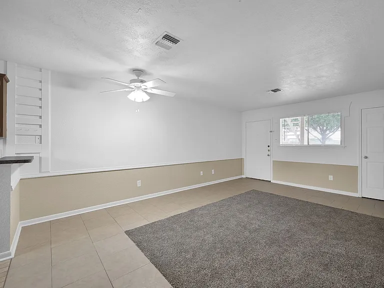 Lakeview Point Apartments — Photo 22