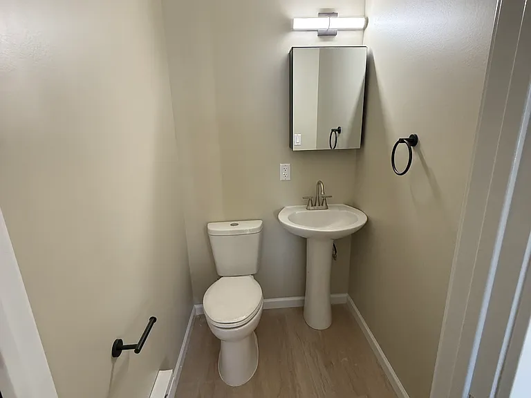 1015 Lancaster Ave #2B — Photo 8