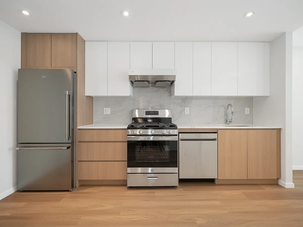 Building Photo - 83-07 Queens Blvd #2A