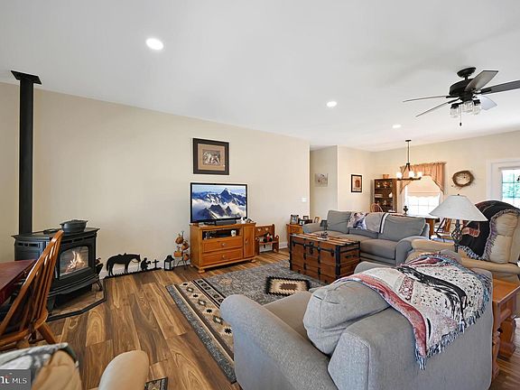 4th image of 21176 Pepper Rd