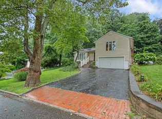 10 Sycamore Rd, Glen Cove, NY 11542