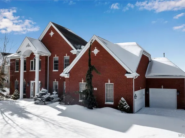 8 Kingfisher Ct, Orchard Park, NY 14127